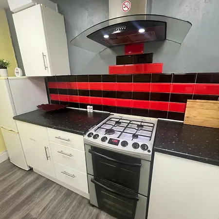 Private 2 Near Southmead Hospital Гостьовий будинок *