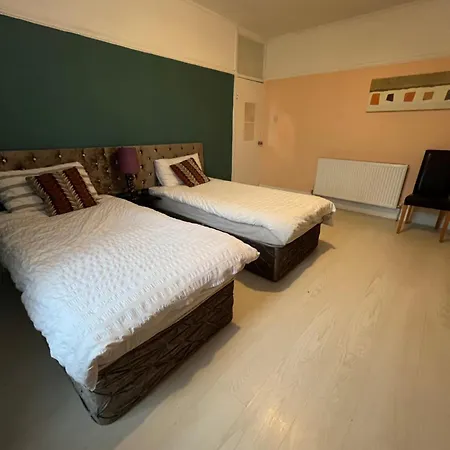 Private 2 Near Southmead Hospital Guest house Bristol