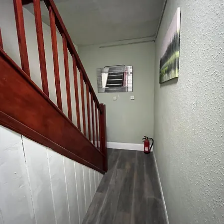 Private 2 Near Southmead Hospital Guest house Bristol