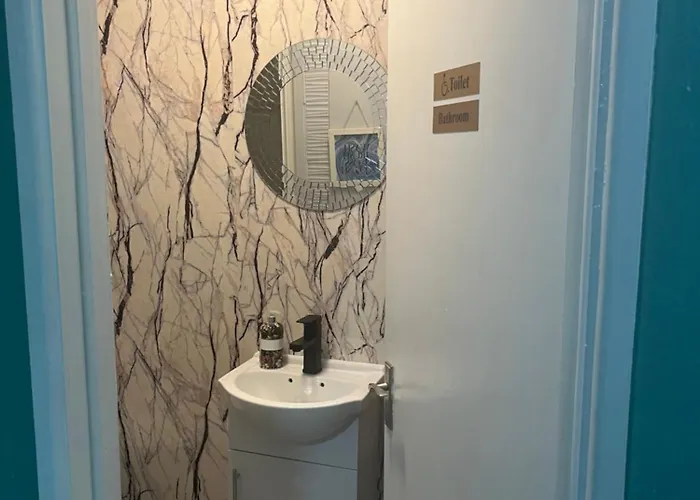 Pensjonat Private 2 Near Southmead Hospital